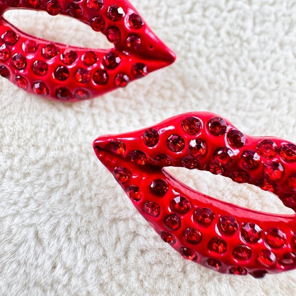 Red Lip-Shaped Rhinestone Stud Earrings
